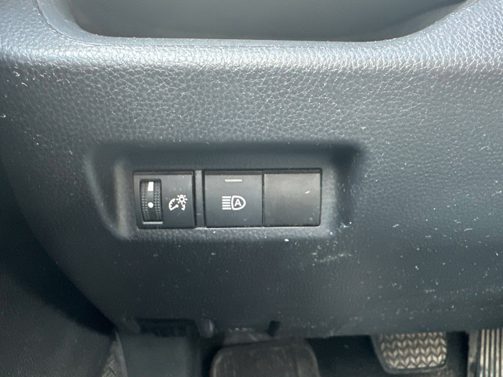 Used 2021 Toyota RAV4 XLE w/ Carpet Mat Package (TMS) AWD/4WD image 38