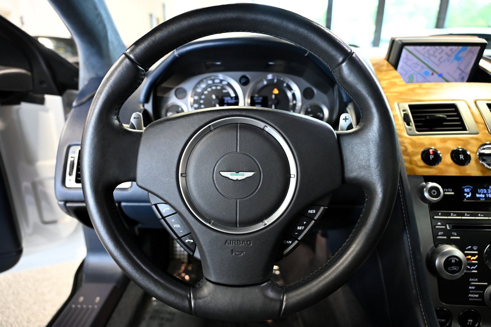 Used 2009 Aston Martin DB9 Coupe RWD image 32