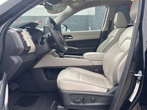 Used 2024 Nissan Pathfinder SL w/ SL Premium Package AWD/4WD image 5