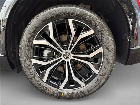 New 2026 Toyota Crown Signia XLE image 9