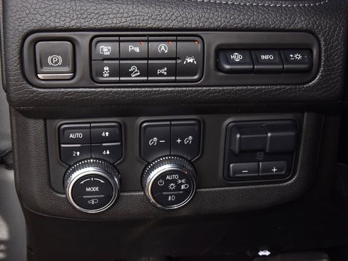 Used 2023 GMC Yukon XL Denali w/ Denali Reserve Package image 28