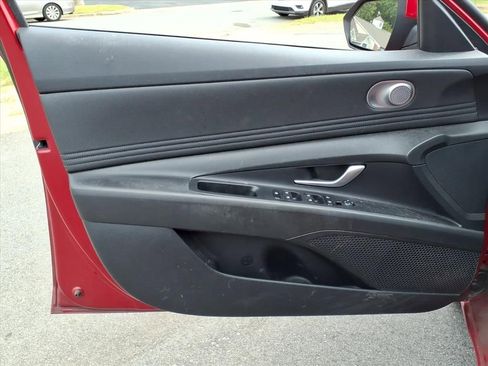 Used 2023 Hyundai Elantra SEL w/ Convenience Package image 5