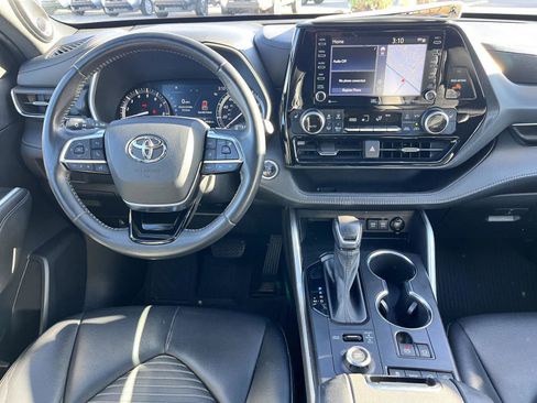 Used 2021 Toyota Highlander XSE image 29