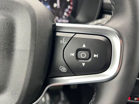 Used 2022 Volvo XC40 T5 R-Design w/ Advanced Package image 15