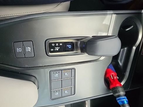 Used 2025 Lexus UX 300h FWD w/ Accessory Package (Z2) image 17