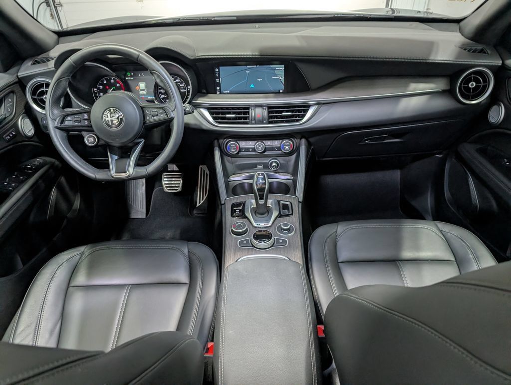 Used 2023 Alfa Romeo Stelvio Ti AWD/4WD image 12