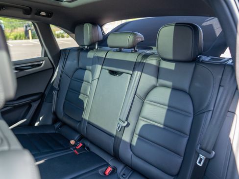 Certified 2026 Porsche Macan AWD/4WD image 23