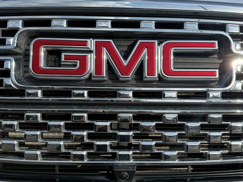 Used 2017 GMC Acadia Denali w/ Technology Package image 9