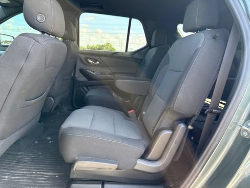 Used 2023 Chevrolet Traverse LT FWD image 9