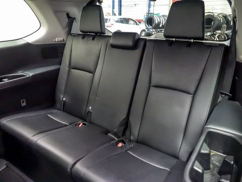 Used 2025 Toyota Grand Highlander AWD image 10