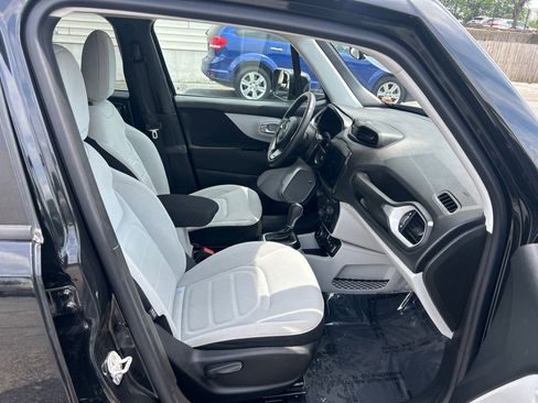 Used 2018 Jeep Renegade Latitude w/ UConnect 8.4 Nav Group AWD/4WD image 13