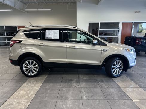 Used 2017 Ford Escape Titanium FWD image 11