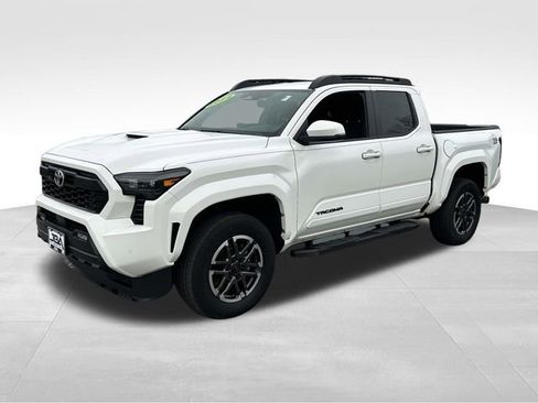 Used 2024 Toyota Tacoma TRD Sport w/ TRD Sport Upgrade Package image 21