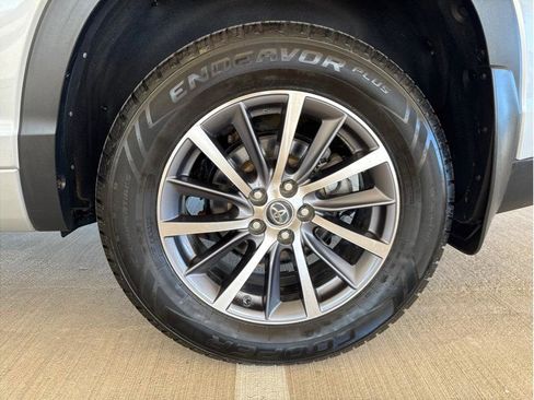 Used 2018 Toyota Highlander XLE image 30