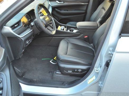 New 2025 Jeep Grand Cherokee Limited w/ Black Appearance Package image 14