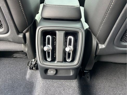 Used 2021 Volvo XC40 T5 Momentum w/ Premium Package AWD/4WD image 40