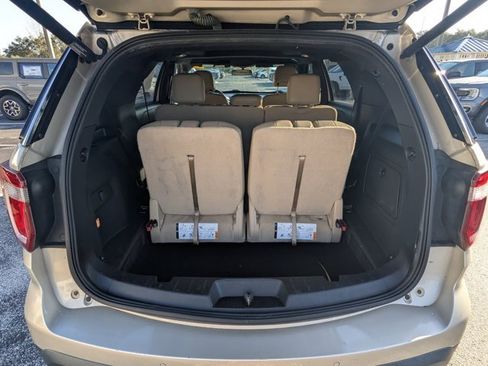 Used 2017 Ford Explorer XLT w/ Equipment Group 202A image 14