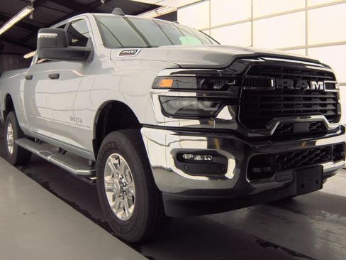 Used 2026 RAM 2500 Big Horn AWD/4WD image 2