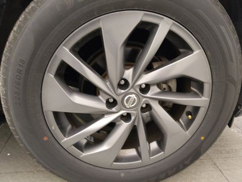 Used 2016 Nissan Rogue SL w/ SL Premium Package FWD image 31