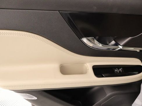 New 2026 Lincoln Corsair Reserve FWD image 17