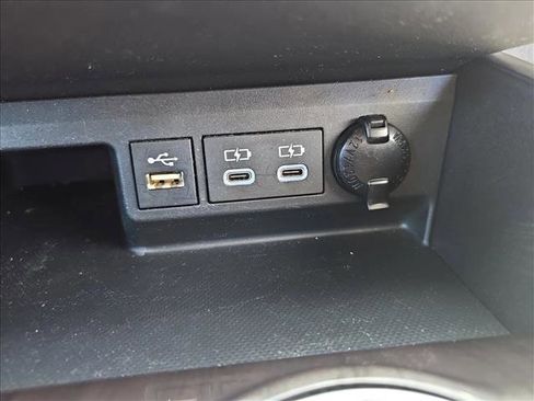 Used 2023 Toyota Highlander Platinum image 11