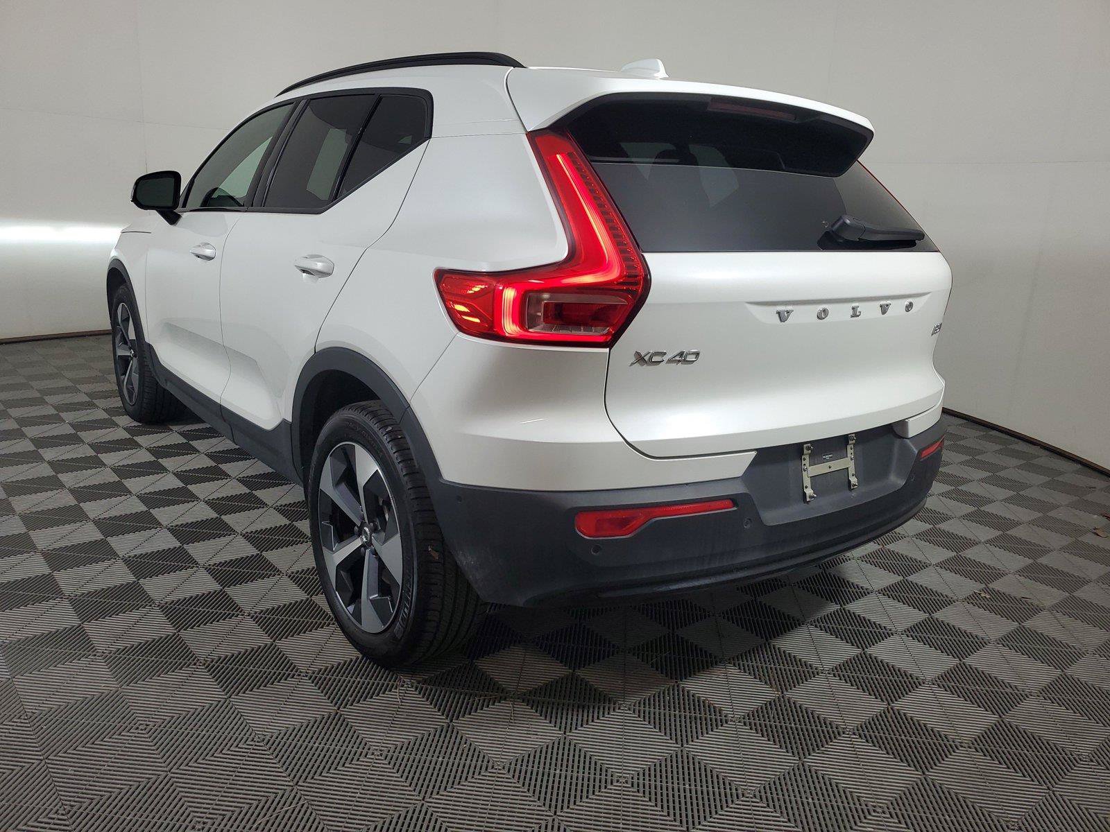 Used 2026 Volvo XC40 B5 Plus AWD/4WD image 4