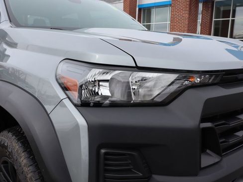 Used 2024 Chevrolet Colorado Trail Boss w/ Technology Package image 4