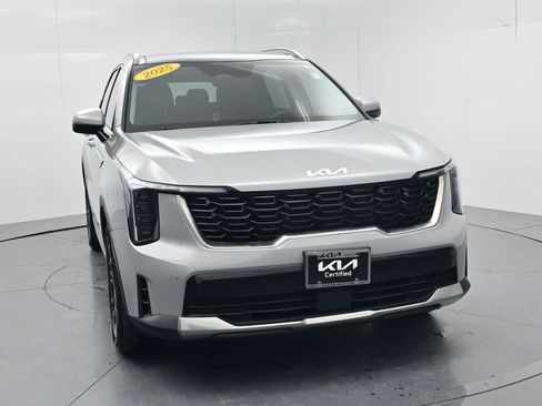 Used 2025 Kia Sorento S w/ Panoramic Sunroof Package image 2