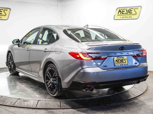 Used 2025 Toyota Camry SE image 2