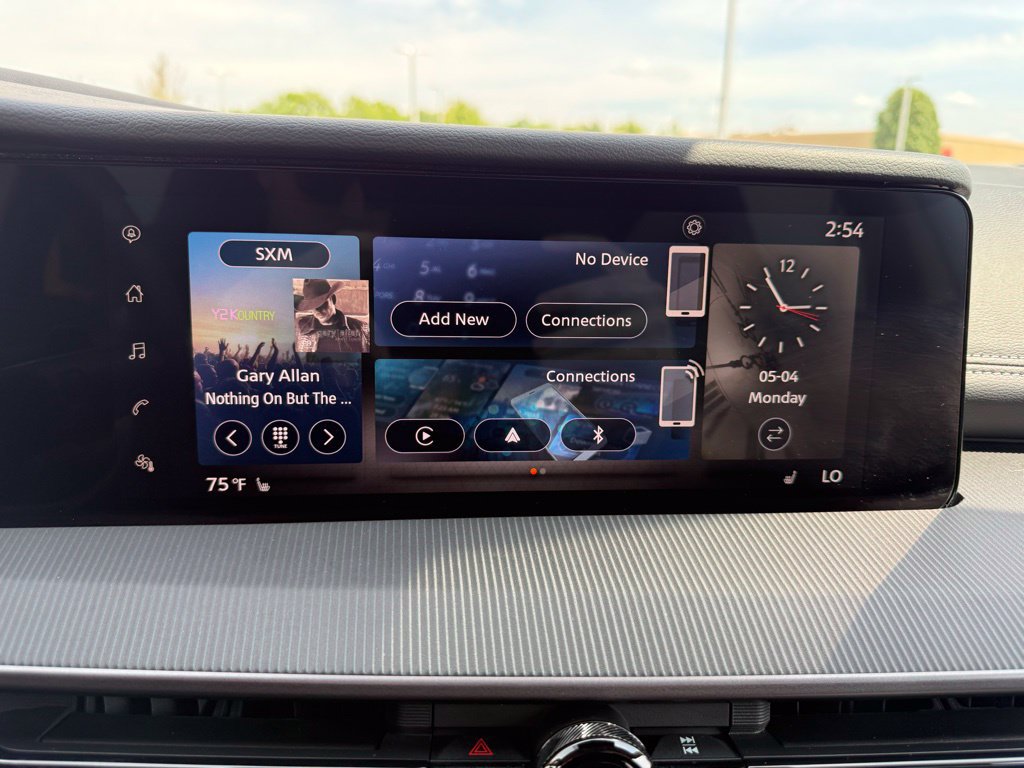 Used 2025 Nissan Murano SV AWD/4WD image 16
