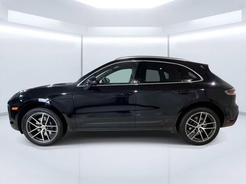 Certified 2025 Porsche Macan AWD/4WD image 4