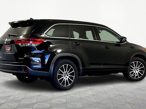 Used 2018 Toyota Highlander SE image 7