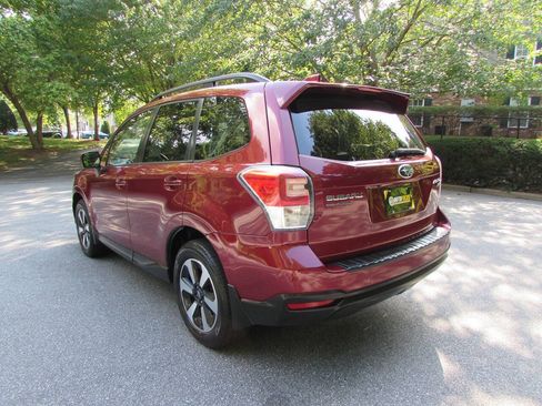 Used 2017 Subaru Forester 2.5i Premium w/ Popular Package #1A AWD/4WD image 4