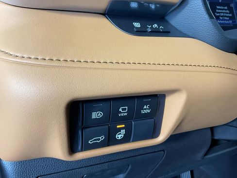 New 2026 Toyota Highlander Platinum AWD/4WD image 18