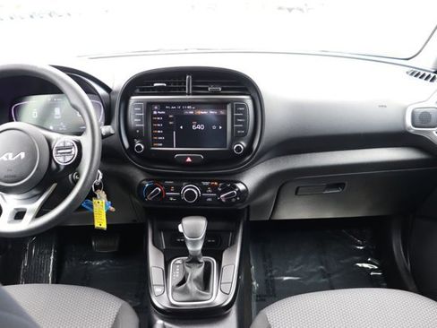 Used 2025 Kia Soul LX w/ LX Technology Package FWD image 14