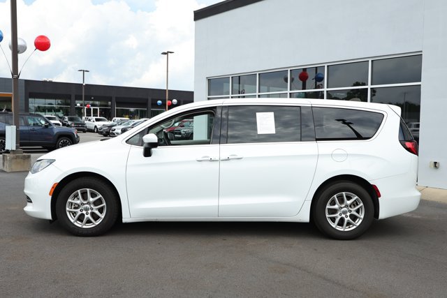 Used 2023 Chrysler Voyager LX FWD image 8