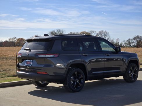 New 2025 Jeep Grand Cherokee L Altitude image 3