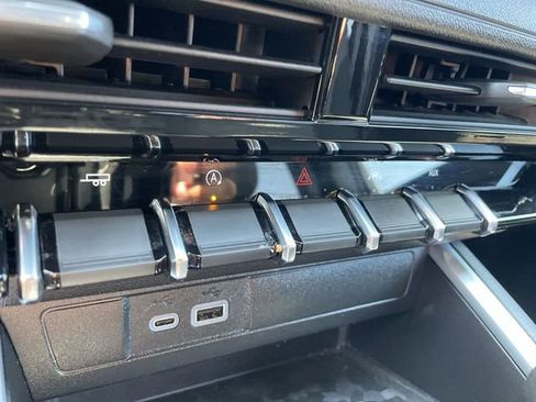 Used 2025 Chevrolet Colorado W/T w/ WT Custom Package RWD image 17