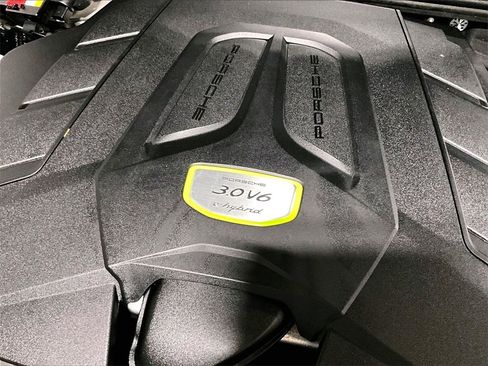 Certified 2022 Porsche Cayenne E-Hybrid image 34