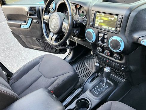 Used 2015 Jeep Wrangler Unlimited Sahara AWD/4WD image 41