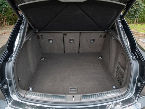 Used 2025 Porsche Macan image 42