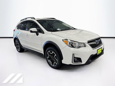 Used 2017 Subaru Crosstrek 2.0i Limited image 3