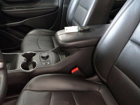 Used 2022 GMC Terrain SLT image 25