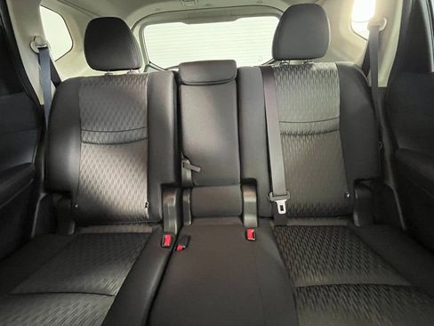 Used 2020 Nissan Rogue SV image 19