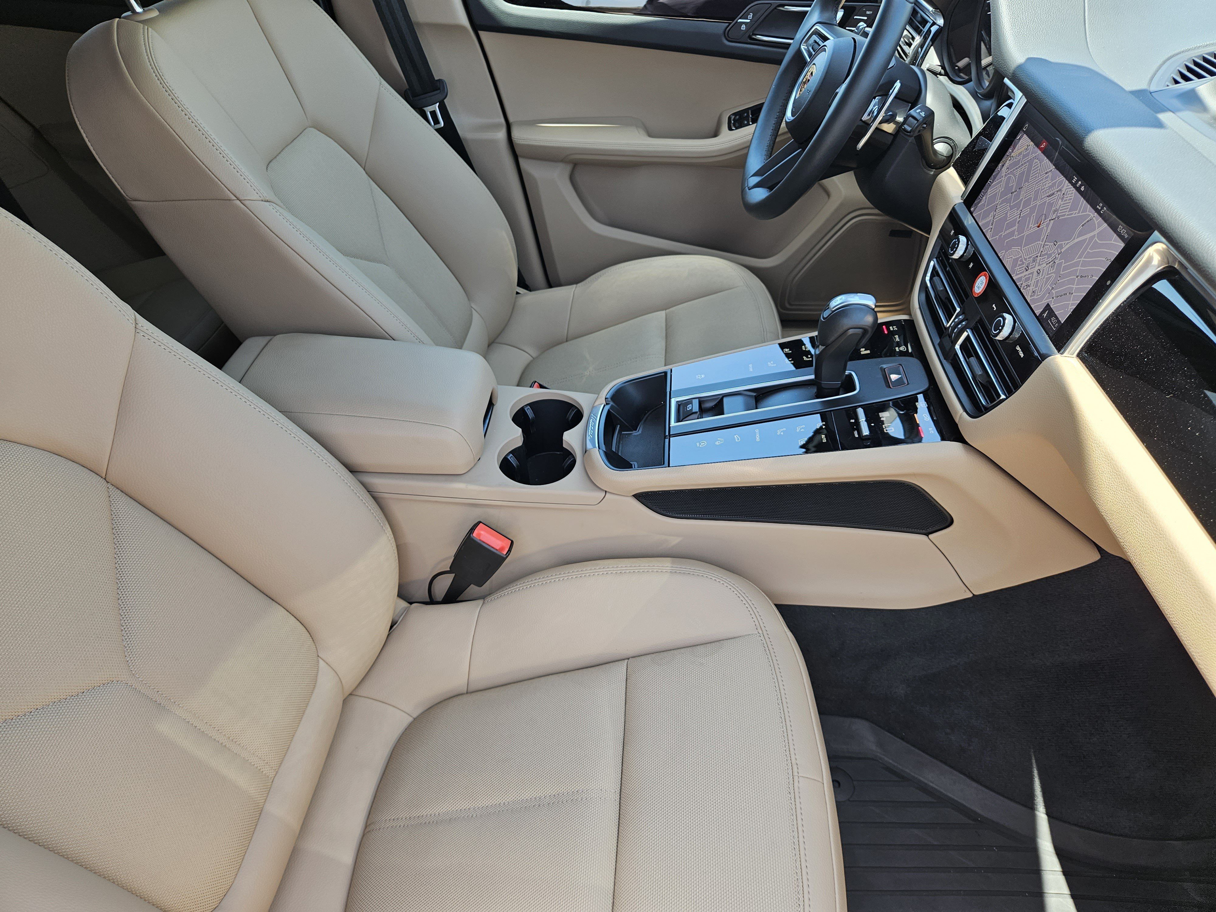 Certified 2026 Porsche Macan AWD/4WD image 15