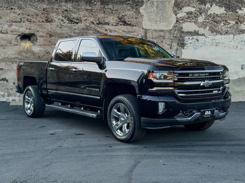 Used 2017 Chevrolet Silverado 1500 LTZ Z71 image 2