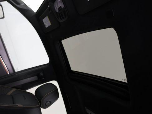 Used 2025 GMC Canyon Denali image 12