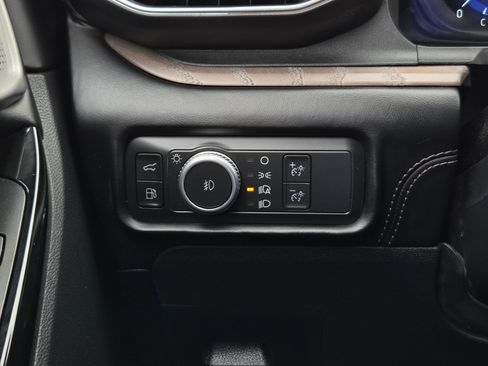 Used 2022 Ford Explorer Platinum w/ Technology Package RWD image 27