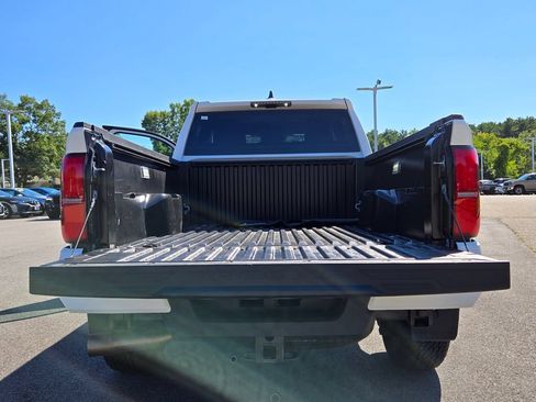 Used 2025 Toyota Tacoma TRD Off-Road AWD/4WD image 10