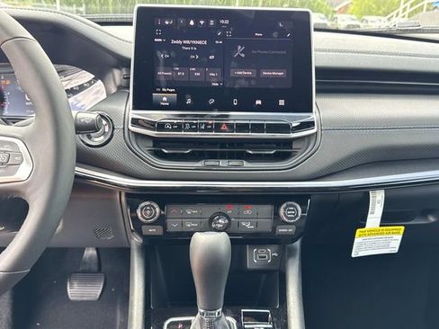 New 2026 Jeep Compass Latitude AWD/4WD image 25